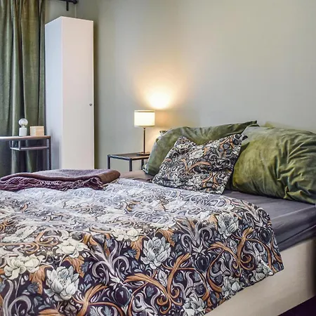 2 Bedroom Lovely In *